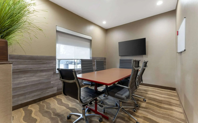 Comfort Suites Monaca