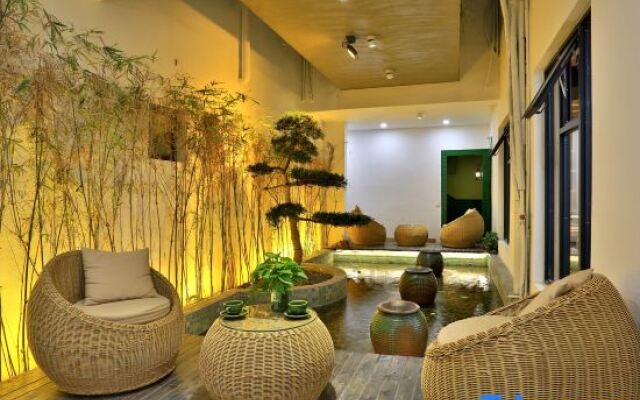 Wuzhen Yuyin Courtyard Design Hotel (South Gate of Xizha Scenic Area)