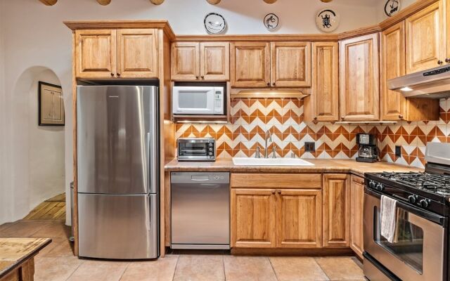 Amor - Historic Adobe in the Heart of The Railyard and Downtown Santa Fe, Hot Tub