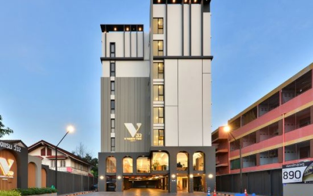 V32 Hotel