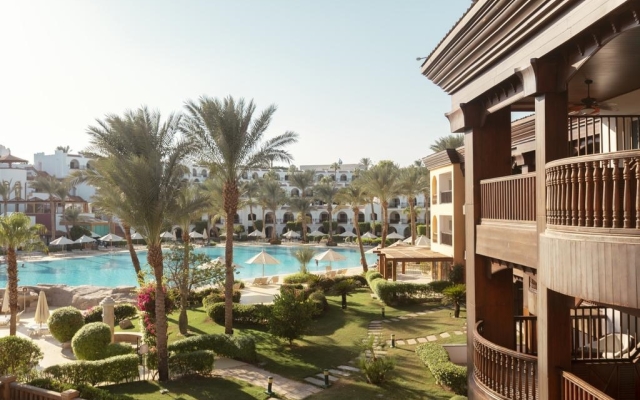 Royal Savoy Hotel & Villas
