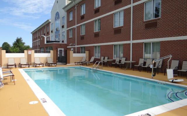Holiday Inn Express Hotel & Suites Salisbury - Delmar by IHG