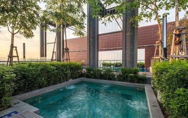 Woodsbury Suites 7722 Butterworth