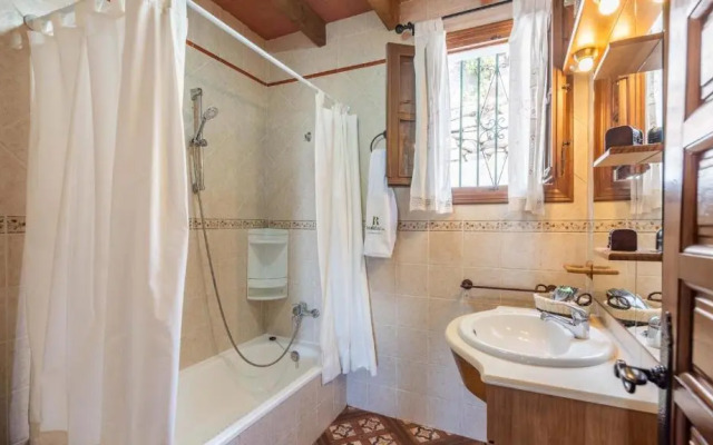 Casa Lola Sayalonga by Ruralidays