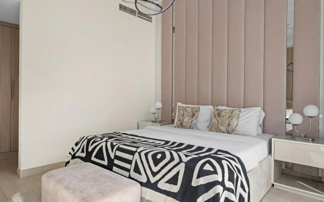 1Br Azizi Riviera B7, Pool View