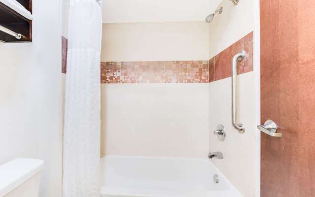 Super 8 by Wyndham Cotulla TX