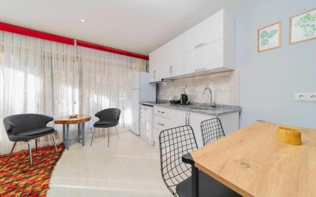 Cozy Flat Near Sea With Balcony in Muratpasa