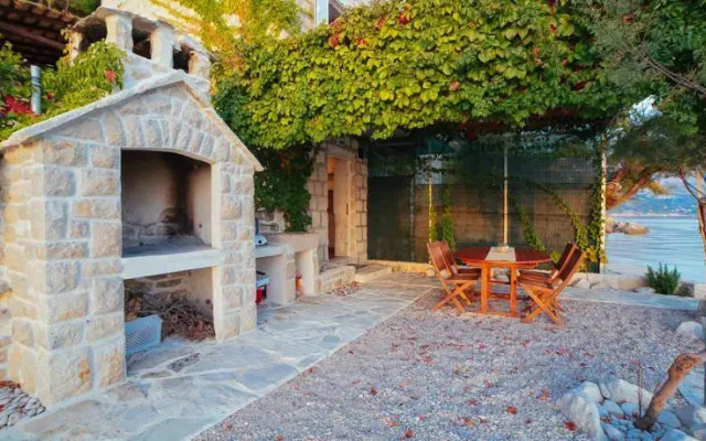 Beachfront Apartment In Dalmatia