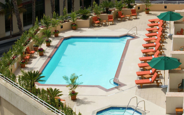 Hilton Santa Monica Hotel & Suites