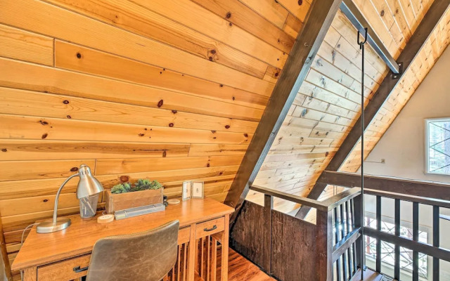 A-frame Pinetop Lakeside Cabin Under the Pines!