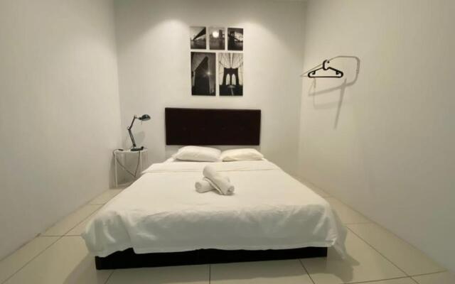 Sunrise Gurney Beautiful Sea or City view Duplex 2BR