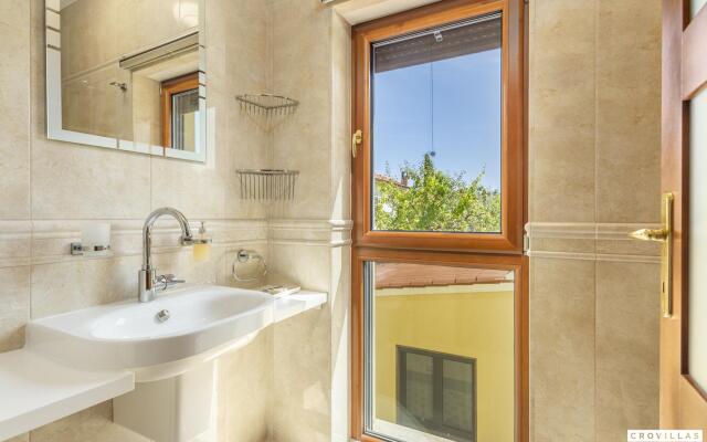 Happy in Fazana with 5 bedrooms and 1 bathrooms