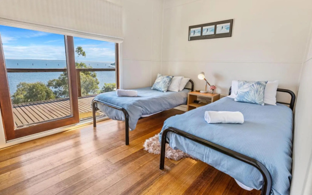 Lakescapes Cottage - 180 Degree Panoramic Views – Guest Rooms – Metung