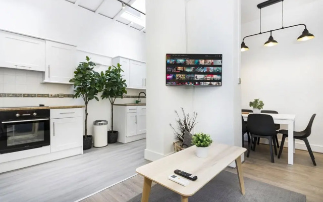 2 Bedrooms Apartment in Central London