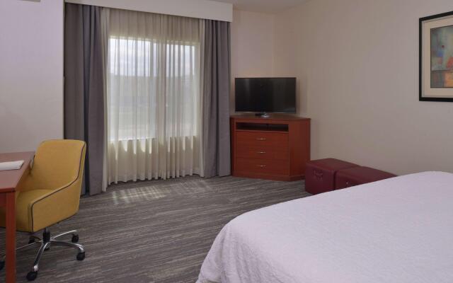 Hampton Inn & Suites Bakersfield North-Airport