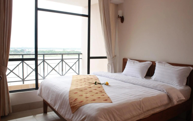 Lux Riverside Hotel & Apartment