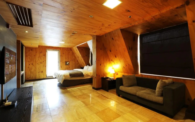 Maple Tourist Hotel
