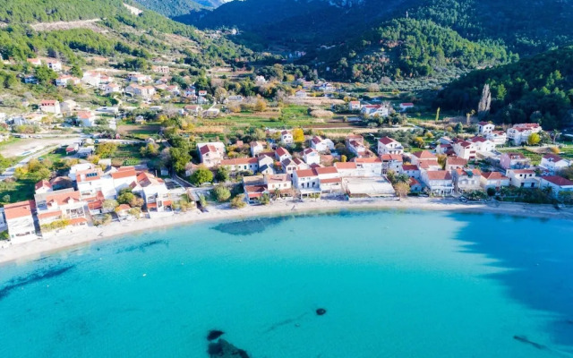 Villa Nives - Three-bedroom Villa With Terrace and Sea View