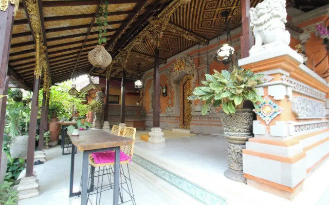 Capital O 94011 Binhari Guest House