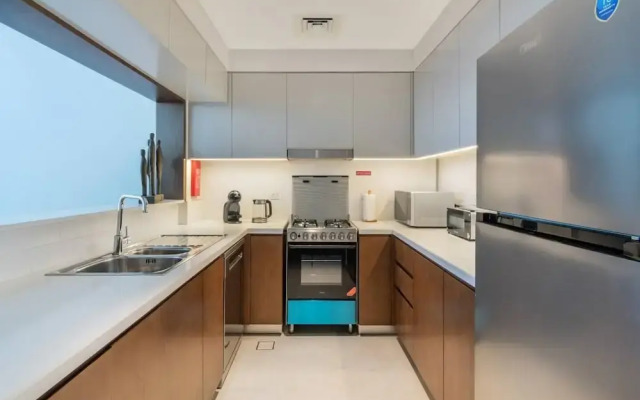 Bright 2BR in top Creek Rise Tower