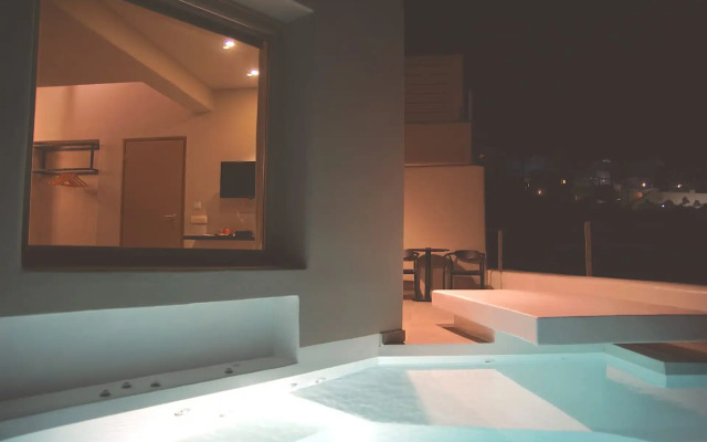 Black Diamond Suites - Adults Only