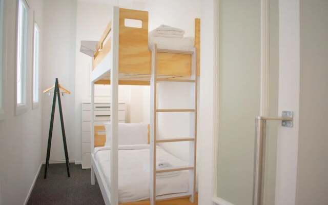 Light-filled 2 Bedroom Abode in Heart of the City