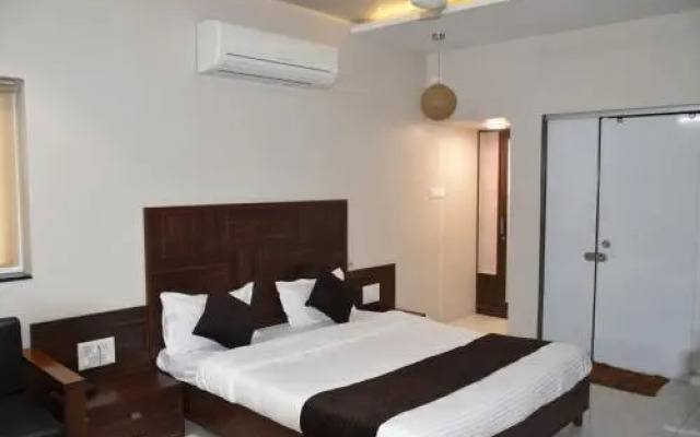 Hotel Om Palace And Party Plot