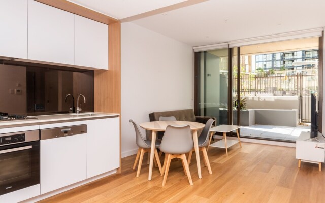 Modern Apartment in Darling Harbour