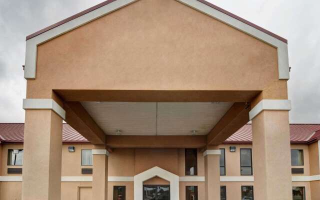 Quality Inn & Suites Pine Bluff