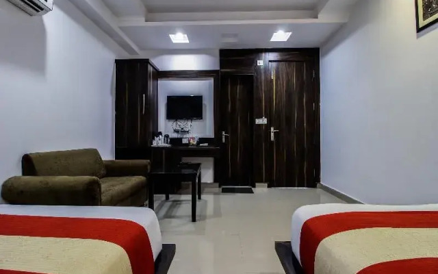 OYO Rooms Arakashan Road 3