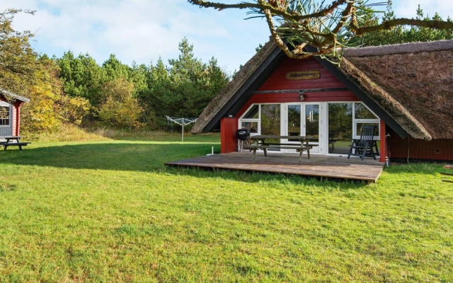 Tranquil Thatched Cottage on Romo-by Traum