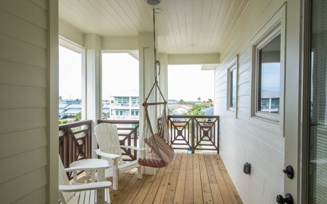 Salt and Horns - 4 Br Home