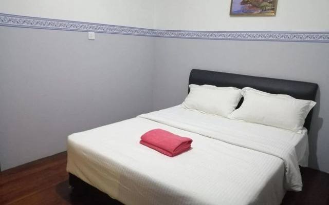 Beautiful Double Room With Ac in Kuching Center