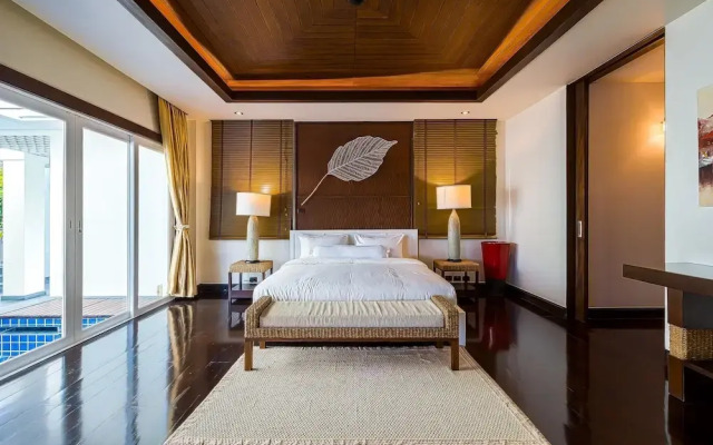 7 Bedrooms Mansion on The Golf Course-JB