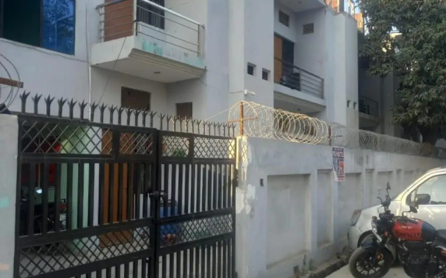 Super Class Guest Hostel