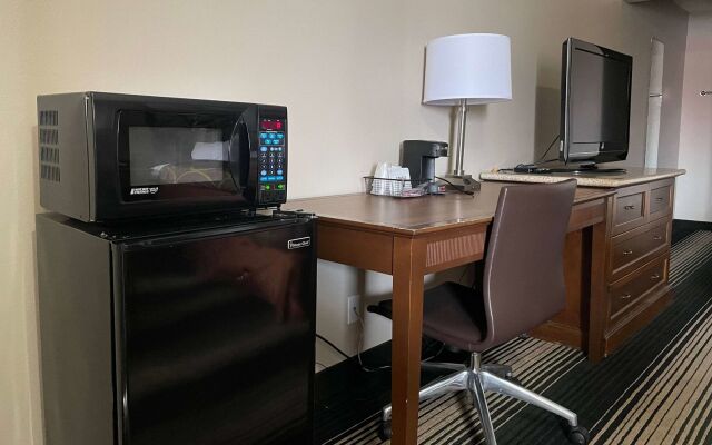 Deluxe Inn & Suites