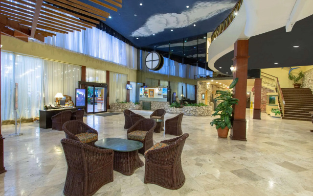 thunderbird beach hotel