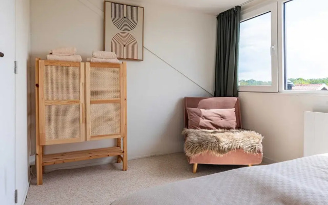 Apartment in Vrouwenpolder With Garden