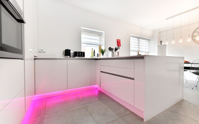 Just Stay Wales-Waterfront Villa-SA1