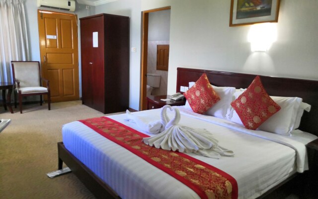 Green Leaf Hotel