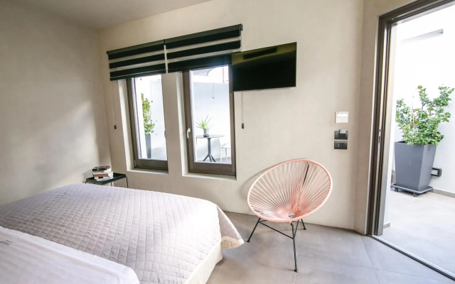 Marquise Suites - Adults Only