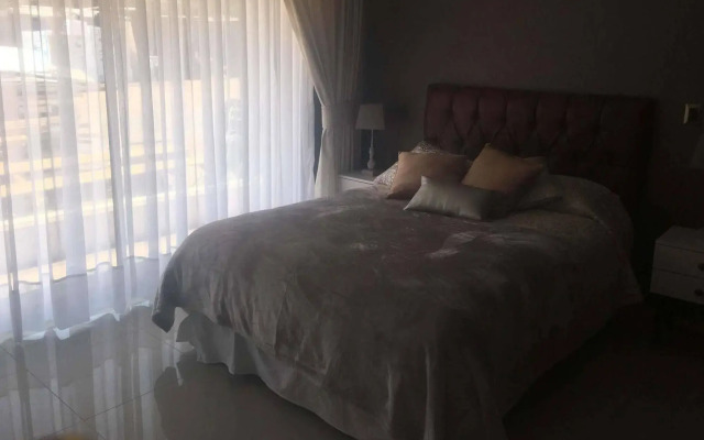 Howard Johnson By Wyndham Olmue