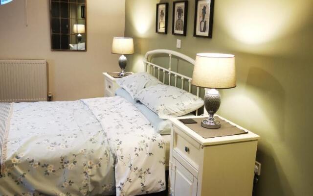 Rooms by the River at Glan Aber