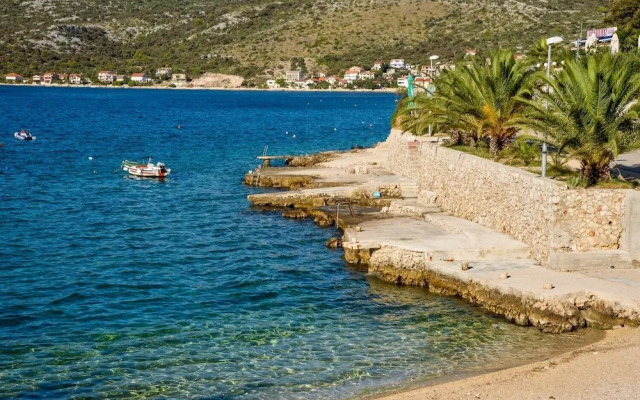 Modri Dragulj - With Pool - A2