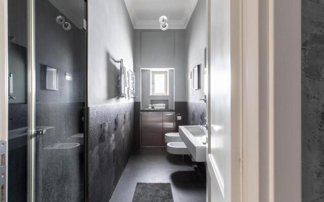 A Sparkle of Red in Trastevere