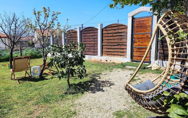 Kimano 2 Apartments With Garden in Zadar