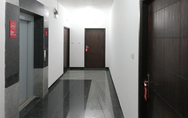 Royce Ebony by OYO Rooms