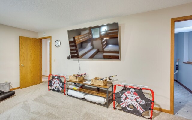Sporty Blaine Home w/ Games ~ 2 Mi to Super Rink!