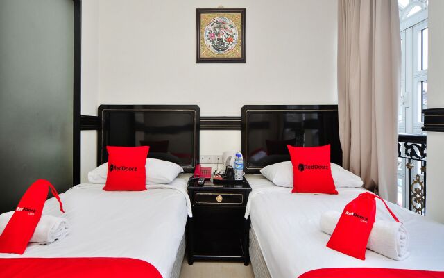 RedDoorz Hotel near Marine Parade Central (SG Clean Certified)