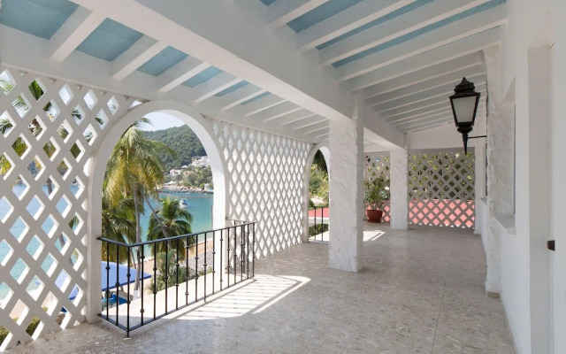 Exclusiva Villa con Acceso Directo a la Playa